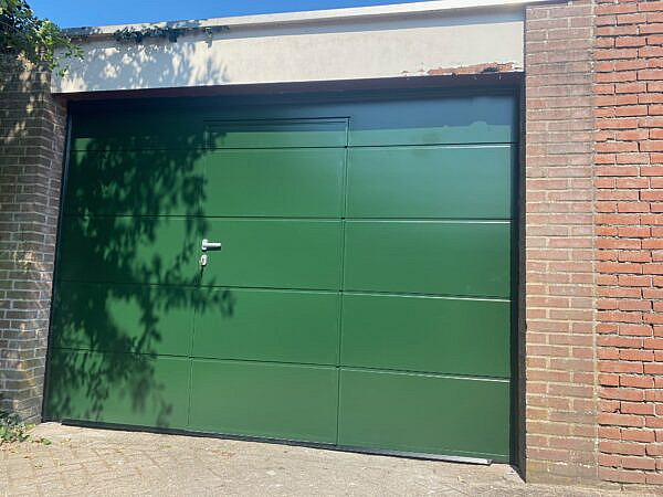 Sectionaaldeur met ingebouwde loopdeur - Afbeelding 2